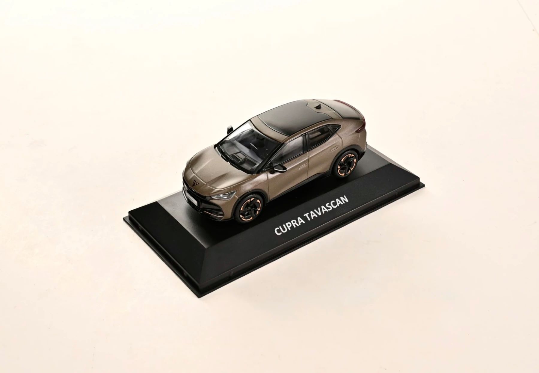 CUPRA Tavascan Bronze Matt Modellauto 1:43